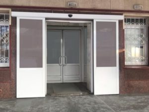 Автоматическая противопожарная дверь / серия FRM7373